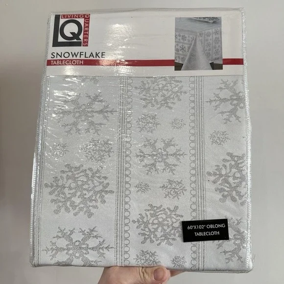 NEW Living Quarters‎ Oblong Snowflake Tablecloth Silver White Chrisrmas 60x102