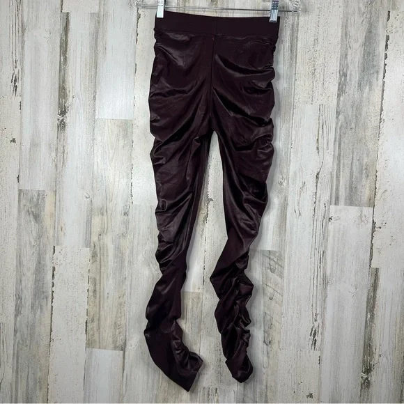 Alo Yoga‎ High-Waist Cinched Ruched Leggings Chestnut Shine Size Small Red Wine