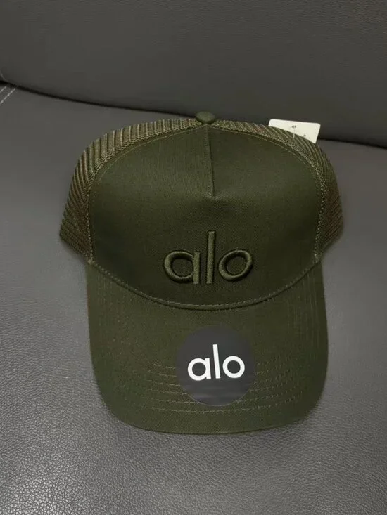 ALO Yoga Embroidered Logo Trucker Hat in Invisible Green💚