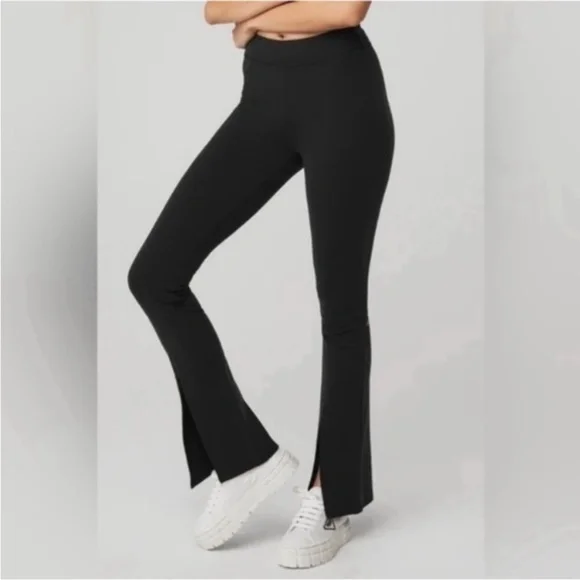 ALO Airbrush High-Waist Flutter Leggings black