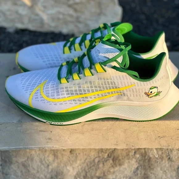 Nike Air Zoom Pegasus 37 Oregon Ducks size 10.0 running shoes