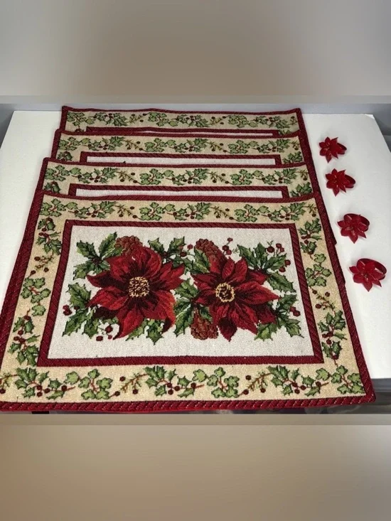 PLACEMATS POINSETTIAS (SET OF 4) WITH POINSETTIAS NAPKIN RINGS (4)