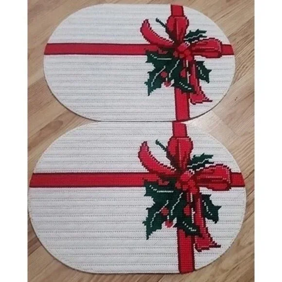 Vintage Christmas Handmade Holly Berry Bow Placemats Set of 2 Red Green White