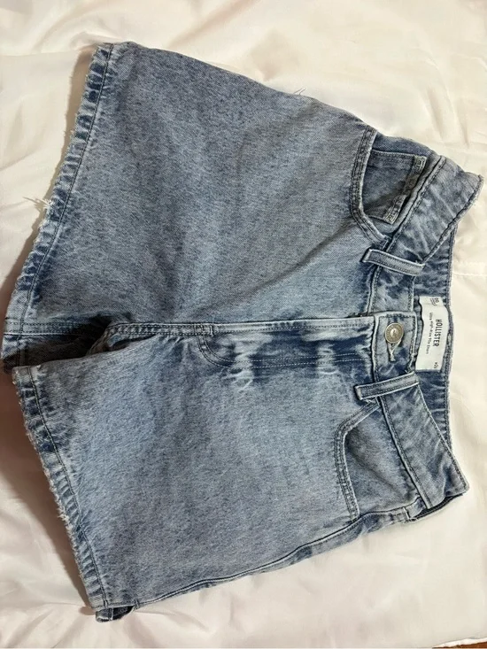 Hollister Faded Blue High-Rise 90s Baggy Denim Shorts