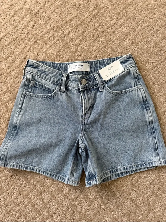 Hollister low rise 5in baggy Light Wash Denim Jean Shorts