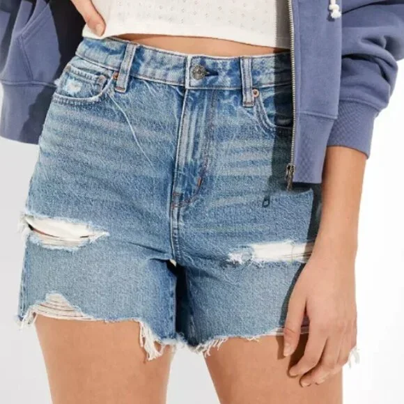 American Eagle Womens Size 2 Denim Baggy Mom Short Light Wash Distressed Cut Off
