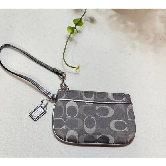 COACH SIGNATURE C SMALL SILVER WRISTLET F45659 SILVER/GREY WHITE