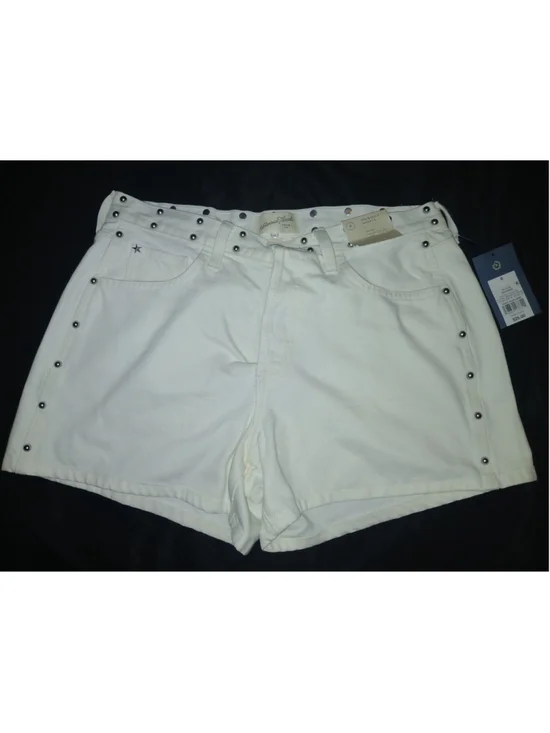Ladies Universal Threads Baggy Shorts Size 6 Nwt