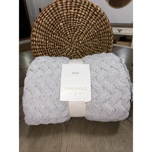 100% Recycled Polyester Chunky Chenille Throw Blanket‎ Gray - Threshold NWT