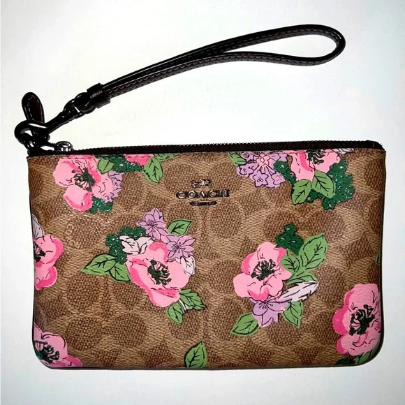 Coach Corner Zip Wristlet in Sígnature Canvas with Blossom Print