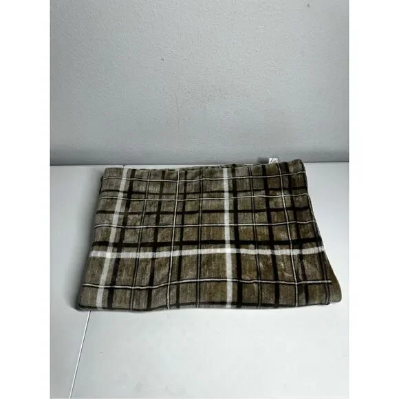 Better Homes & Gardens Fleece Plush Throw Blanket Plaid 50” x 70” Brown