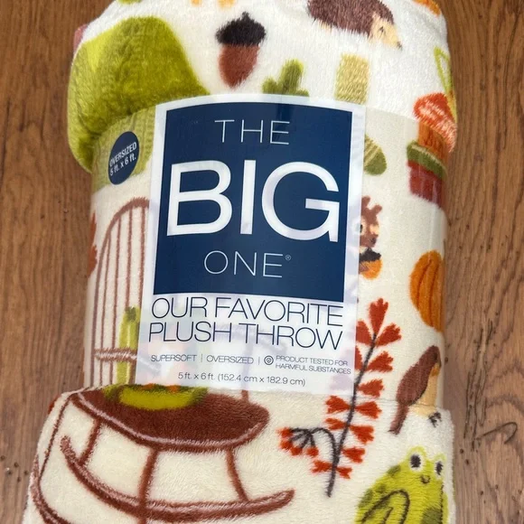 The Big One Plush Throw - Multicolor Autumn Design Woodland Animals