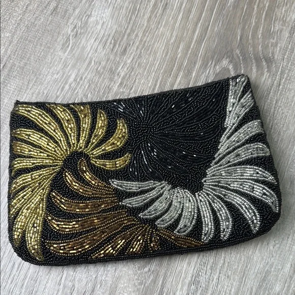 Elegant Black and Gold Crescent Clutch with Shimmering Accents