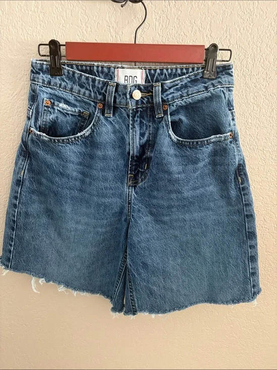 BDG women’s jean shorts tapered baggy size 26