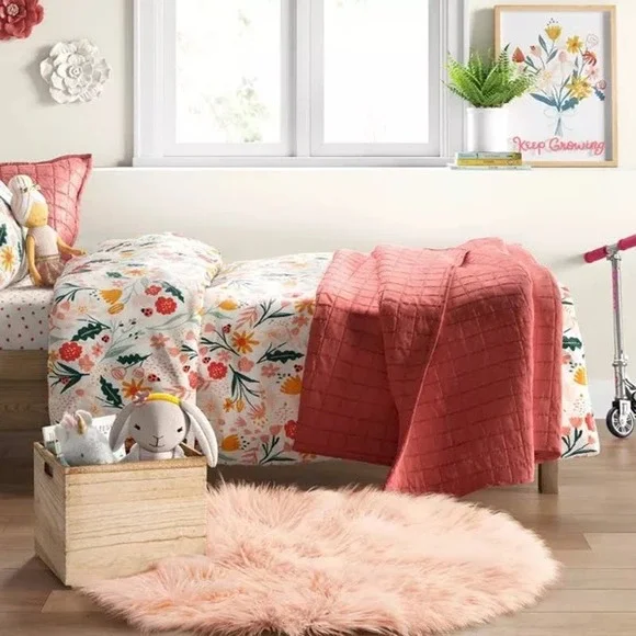 TARGET Pillowfort Shag Faux Fur Round Rug‎ 36”inches Blush Pink