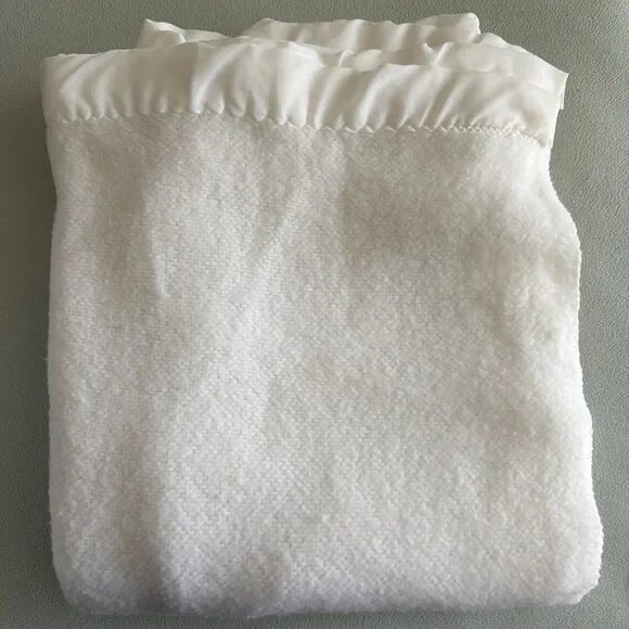 Vtg Faribo Acrylic/Poly White Blanket Waffle Weave Satin Trim 86x72