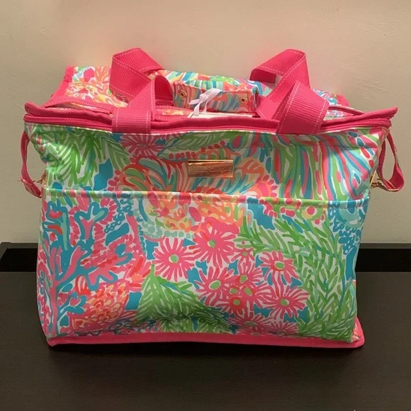 LILLY PULITZER Insulated Cooler in Lover's Coral