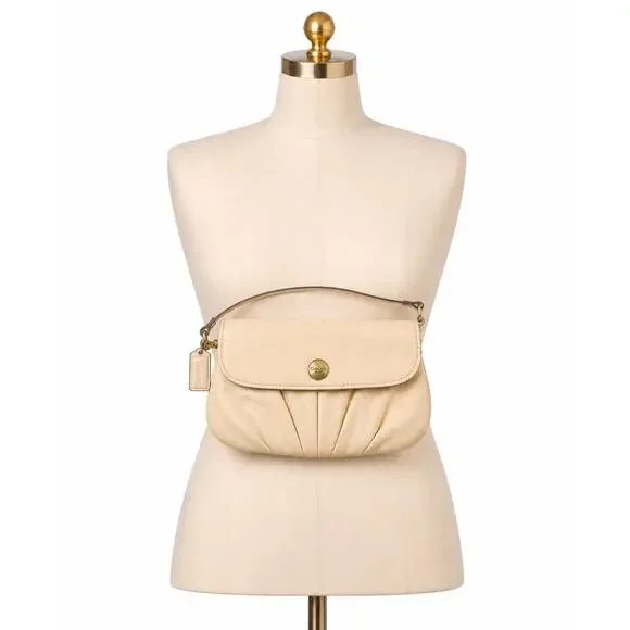 Coach Leather Wristlet Clutch Beige Cream Pleated Small Bag Gold Snap Purse