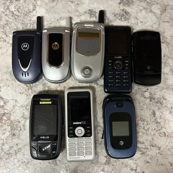 Mixed Cell Phone Lot of 9 Vintage Motorola Samsung Flip PARTS REPAIR UNTESTED
