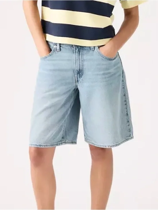 Levi's- Baggy Relaxed Fit Light Wash Jorts. Size: 30