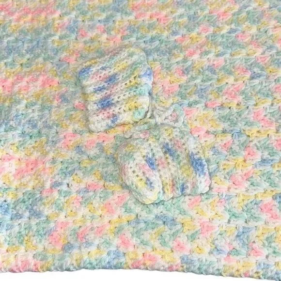 *New* Handmade Multicolor Scalloped Edges Baby Blanket & Bootie Set 29 3/4