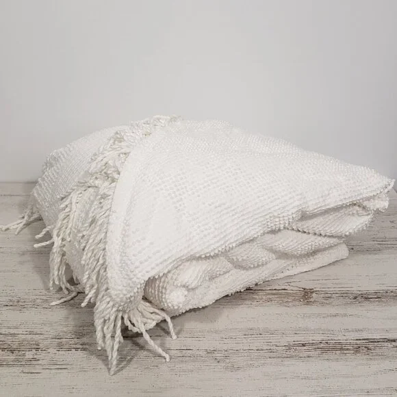 Vintage Bates  White Hobnail Chenille Bedspread with Fringe  88 X 108 queen/king