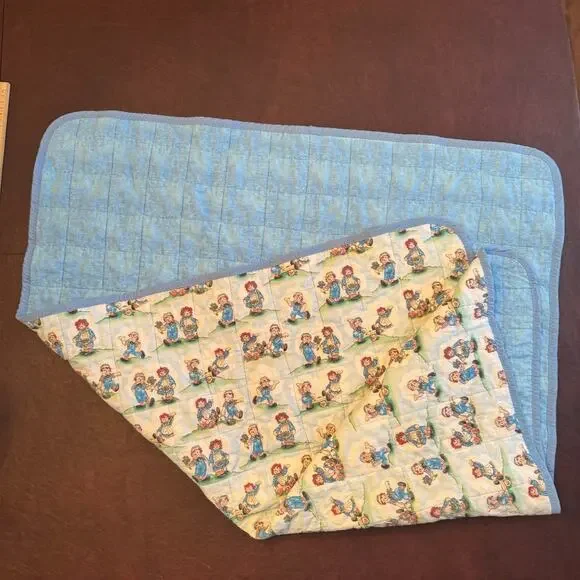 VTG Handmade Raggedy Ann Andy Playtime Pattern Blanket Quilted Crib 38 x 31 1/2