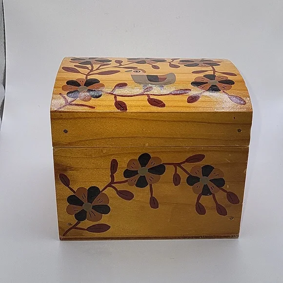 EL Salvador Crafts Trinket Box. Handmade