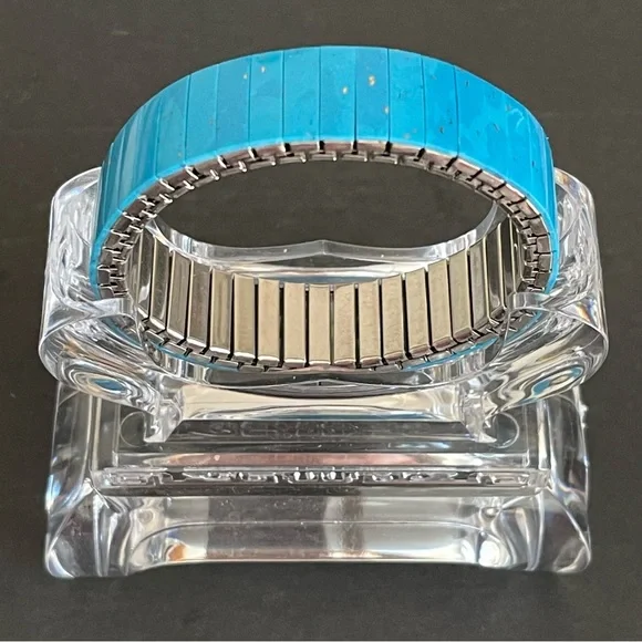 Vintage turquoise stretch bracelet.