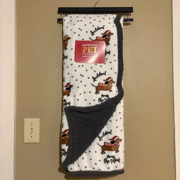 Berkshire Pet Collection Dachshund Through the Snow Sherpa Blanket NWT 50x60