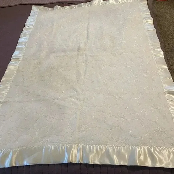 VTG Flannel Baby Blanket 48”x35” Satin Edges Beige Embellished Leaves Soft Cozy
