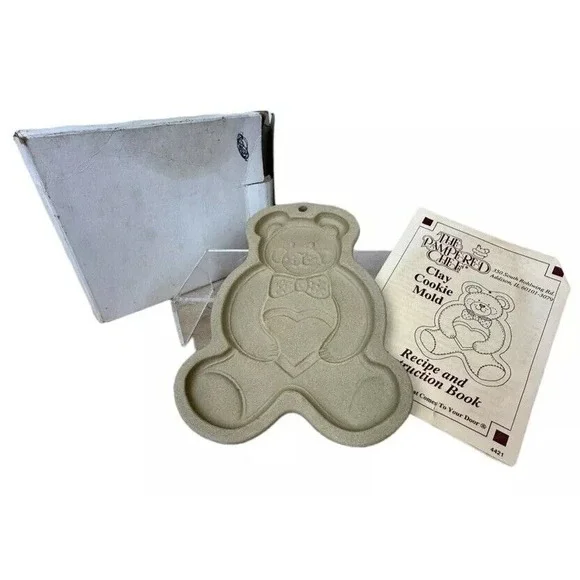 Vintage Teddy Bear Cookie Mold Pampered‎ Chef Clay Holding Heart USA 1991