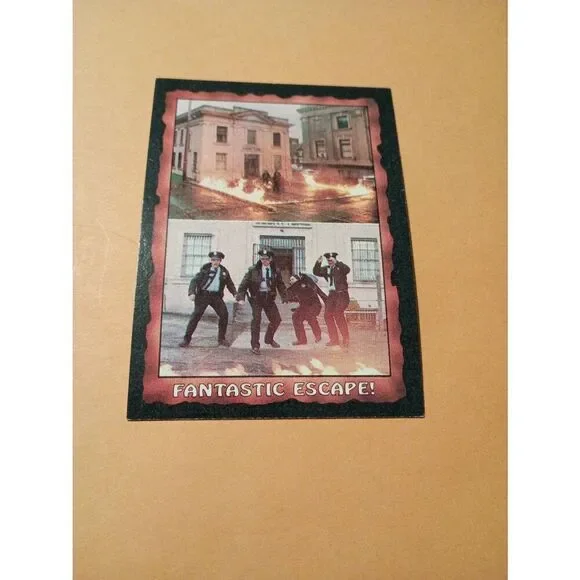 Vintage 1985 Warner Bros Topps Gum Goonies Trading Card #10 Fantastic Escape