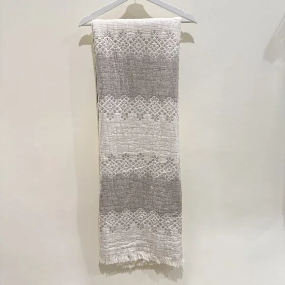 Piscatexil Staggered Drops Throw Blanket Neutral Gray/Creme