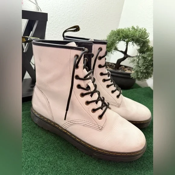 Dr. Martens Boots White men size 9 Leather Zavala Boots