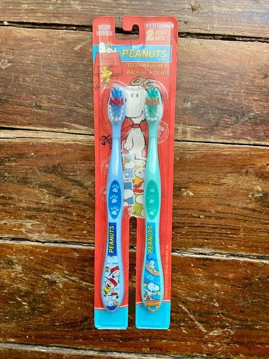 PEANUTS Snoopy Charlie Brown Children's Soft TOOTHBRUSHES 2 PACK New In Package