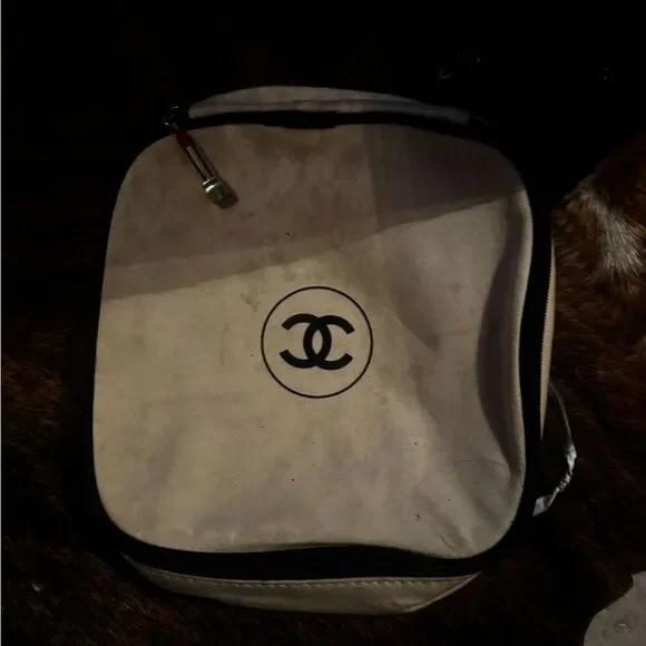 CHANEL MAKEUP BEAUTY bag purse storage cc logo Cosmetic Pouch handbag accessory