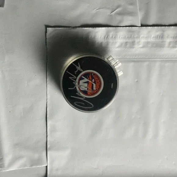 New York Islanders‎ Signed Hockey Puck Autographed Collectible