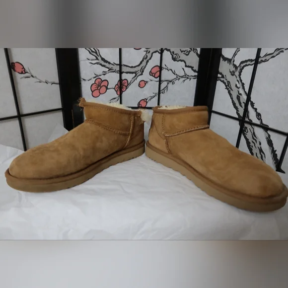 UGG Men's Chestnut Suede Slip-On Boots Size 8