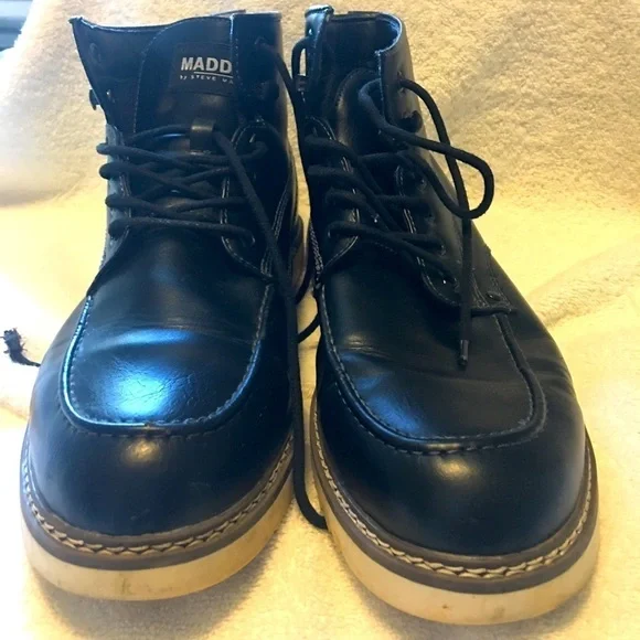 Steve Madden Sz 12 Ortholite black lace up Chukka boots. Synthetic leather.