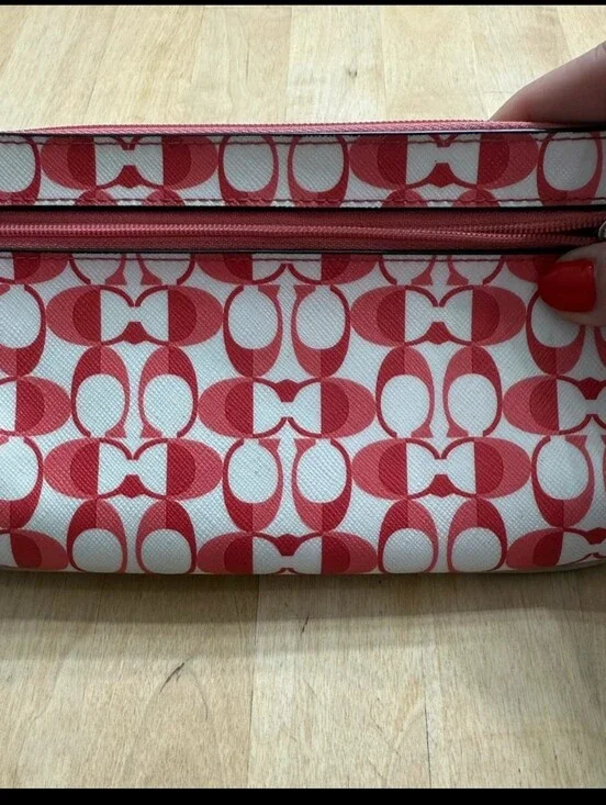 COACH Peyton Dream Signature C Go Go Wristlet/Clutch