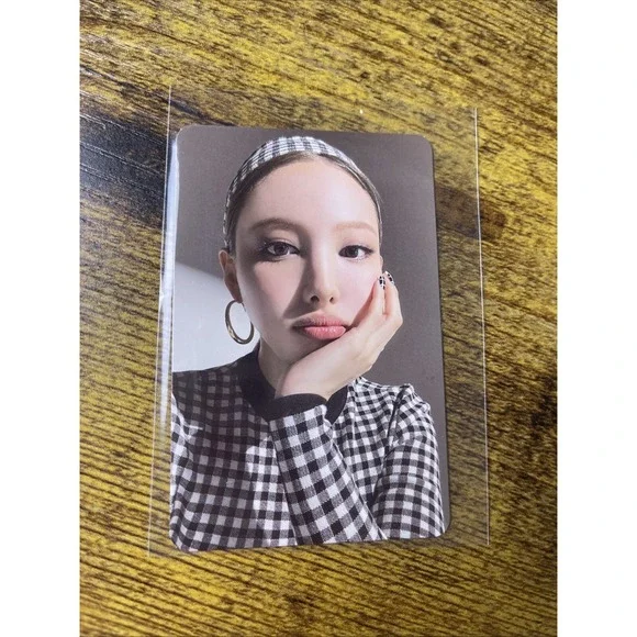 Kpop Nayeon 1st Mini Album I'm Nayeon Official Photocard