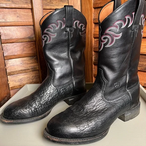 Free Shipping- 🙌 Men's- Ariat black leather cowboy work boots. Rounded toe.