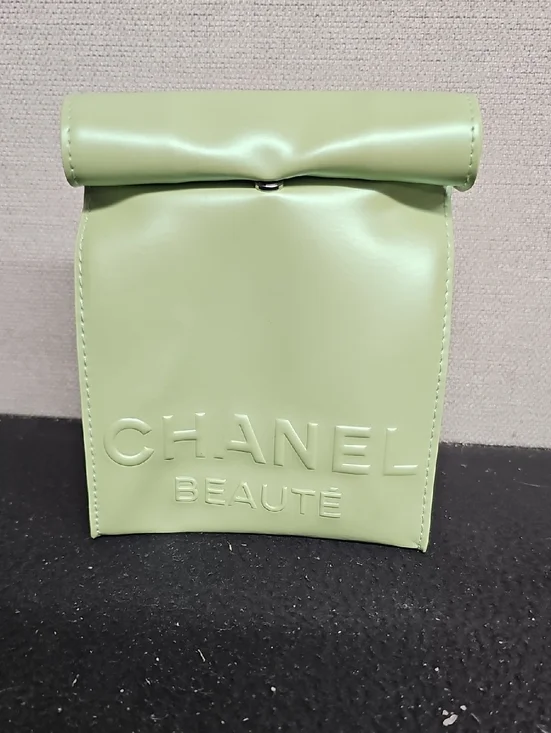 CHANEL MAKEUP POUCH CITY BREAK LIMITED EDITION BFPM-04-091