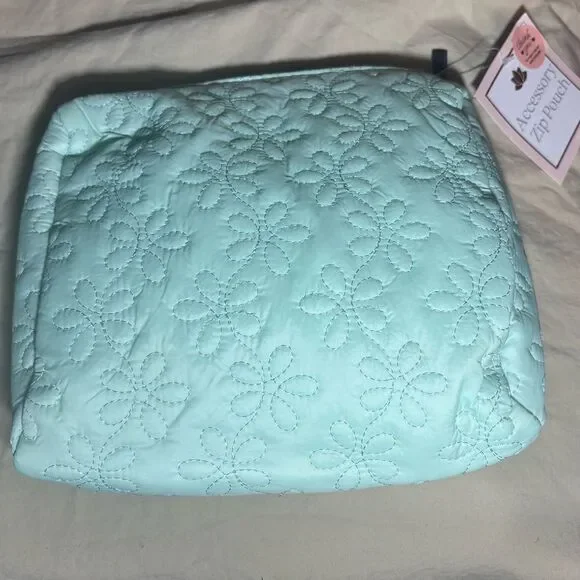 New Pastel Green Floral Quilted Cosmetic Zipper Pouch Travel Accessory NWT 8”x9”