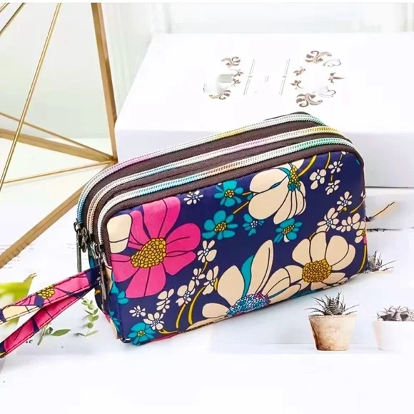 Women’s 3 Layer Floral Multi-Color Nylon Wristlet NWT