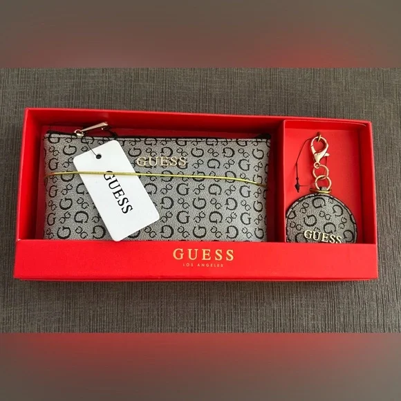 GUESS Junction Travel Cosmetic Bag and Keychain Gift Set Black NWT