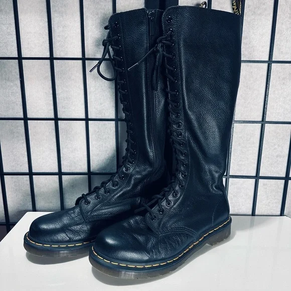 Dr. Martens 1B60 Pebbled Leather 20-eyelet Lace-up & Zipper Knee-high Boot