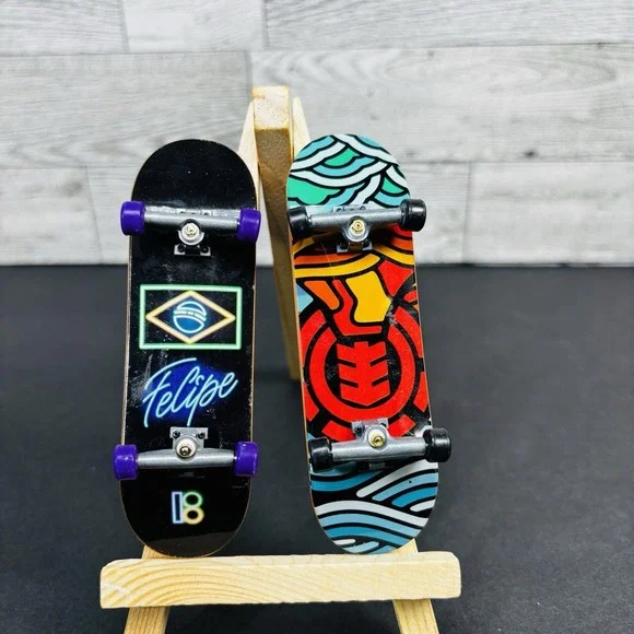 Tech Deck‎ 4in mini skateboards lot of 2 Element &Felipe Gustavo