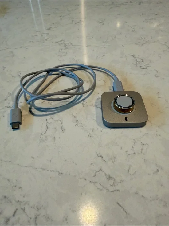 Size 8- Oura Ring Rose Gold Gen 4: charging dock included